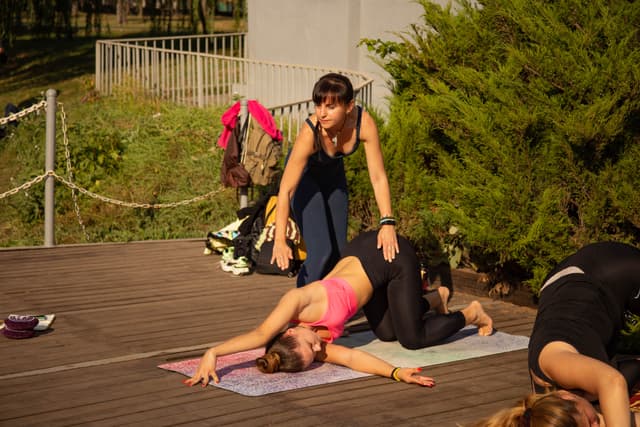 Обкладинка для статті Йогатерапія як напрям нетрадиційної медицини