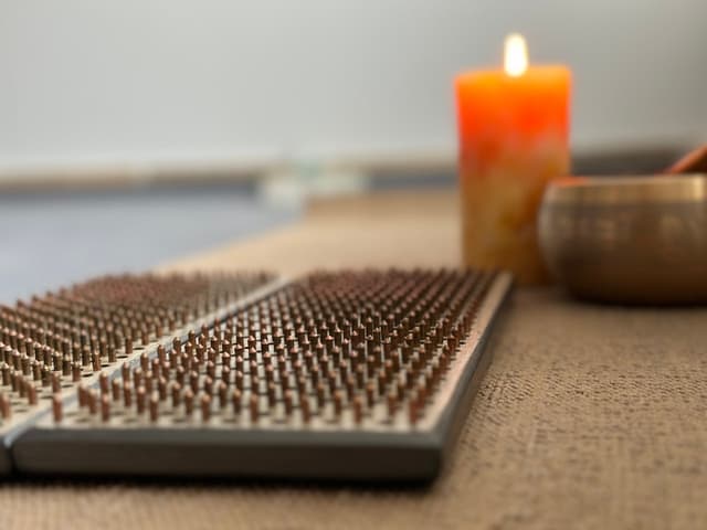 Обкладинка для статті Цвяхотерапія